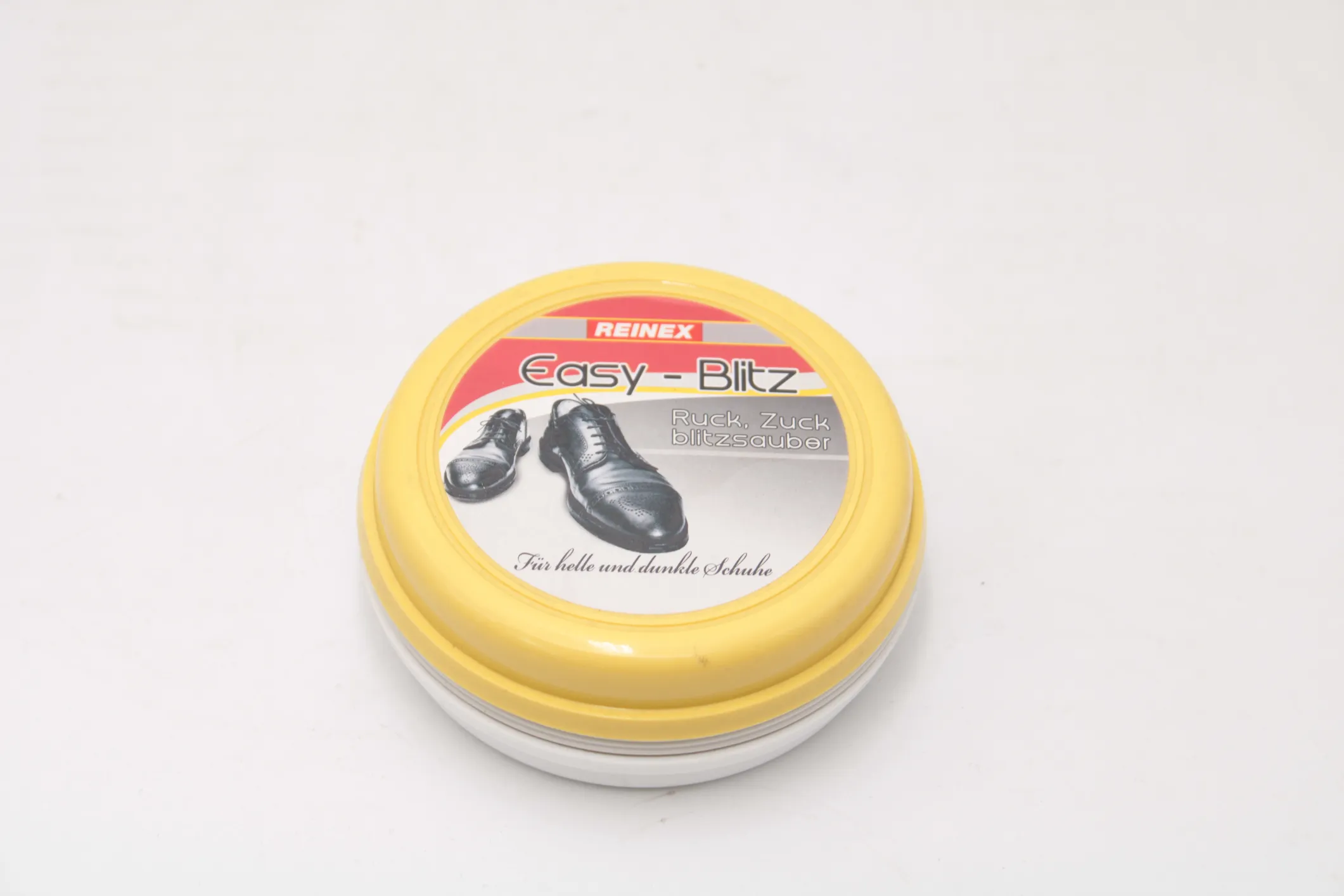Easy-Blitz für helle und dunkle Schuhe